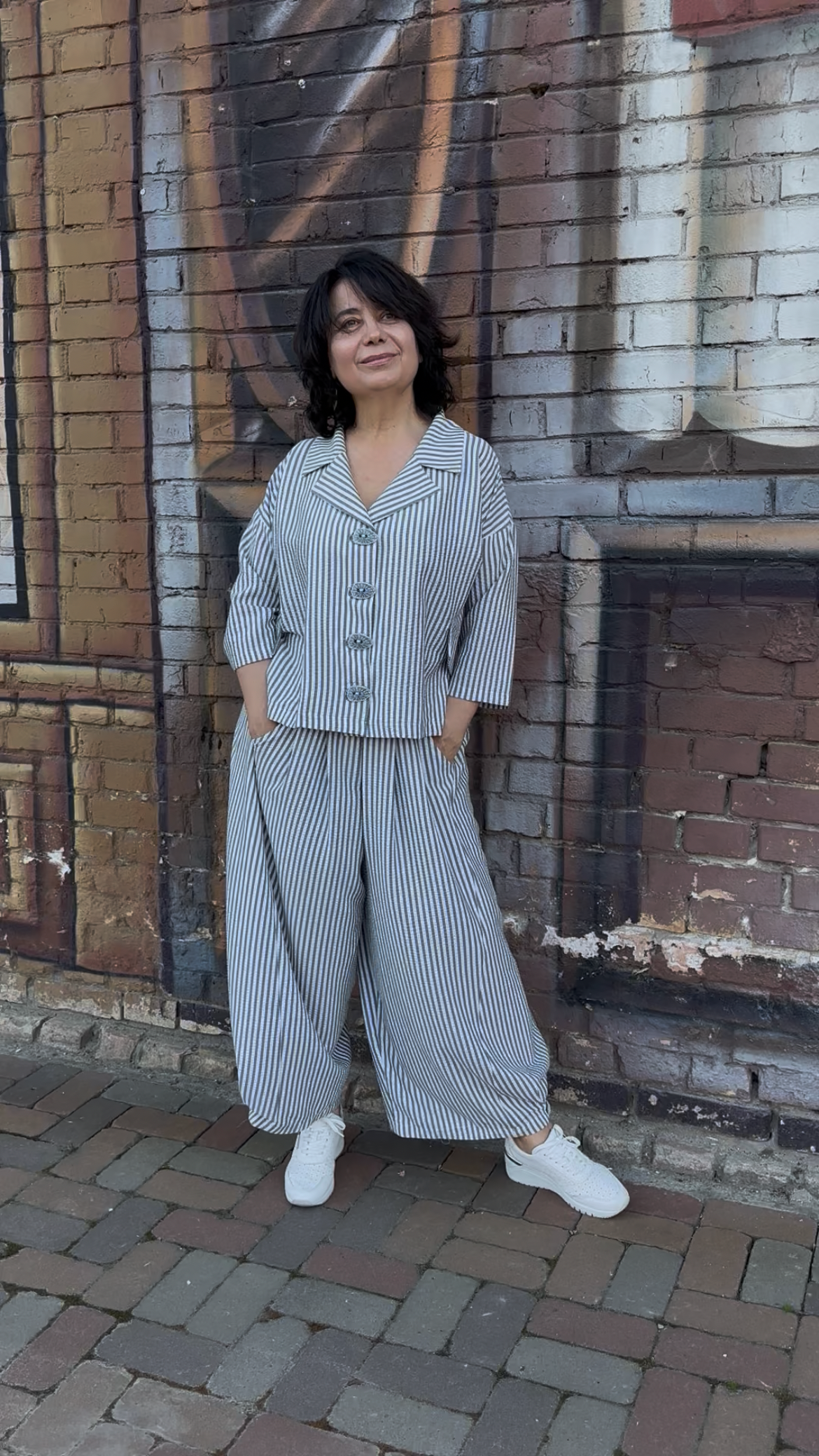 Two-piece striped suit: harem pants + jacket